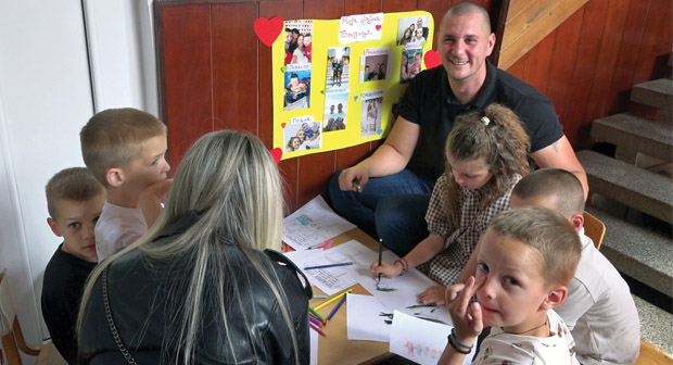 МАЛИШАНИ ИЗ ВРТИЋА „ПИНОКИО“ ОБЕЛЕЖИЛИ МЕЂУНАРОДНИ ДАН ПОРОДИЦЕ